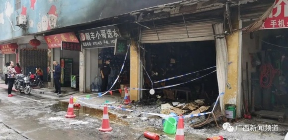 南宁苏卢东路店铺发生火灾 楼上就是幼儿园看护点